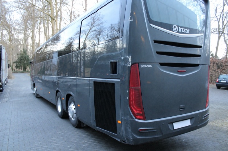 Reisebus mit Heckschaden